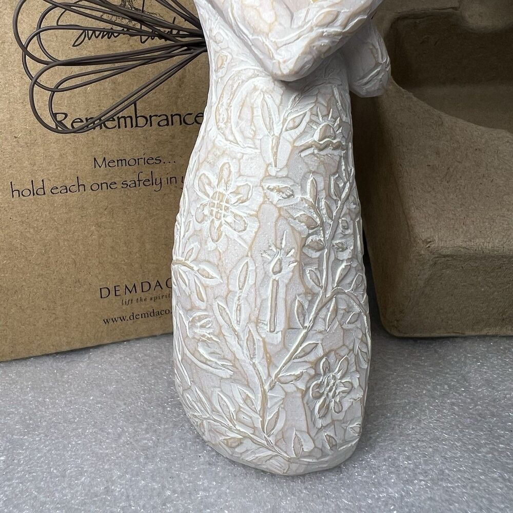 NEW Willow Tree REMEMBRANCE Angel Figurine w/ Heart Demdaco 26247 - Picture 2 of 7